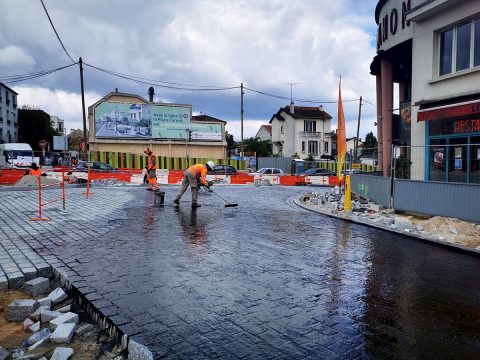 Travaux de pavage de la place Carnot à Romainville